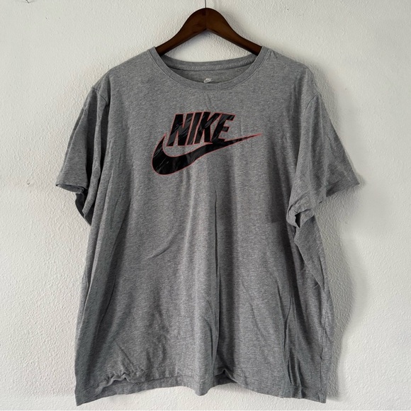 NIKE Sportswear Essential Camo Graphic T-Shirt XXL Gray Standard Swoosh Logo - Picture 2 of 10